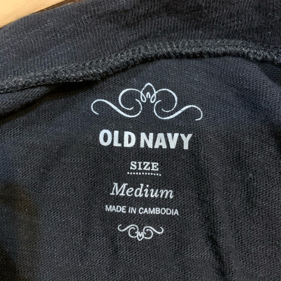 Old Navy - black v neck tee - size medium - Picture 3 of 3